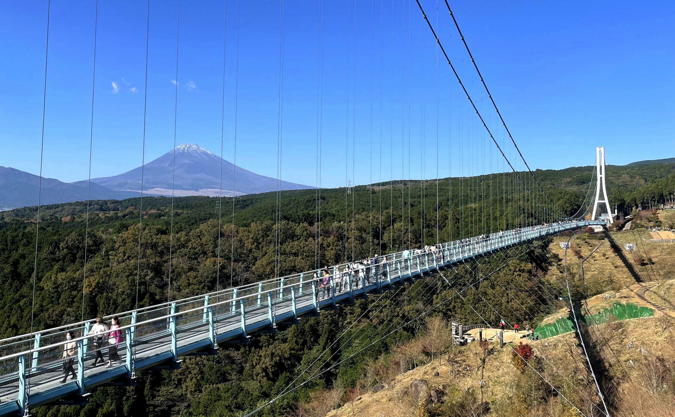 【靜岡】在日本最長的吊橋遠望日本最高的富士山：三島大橋